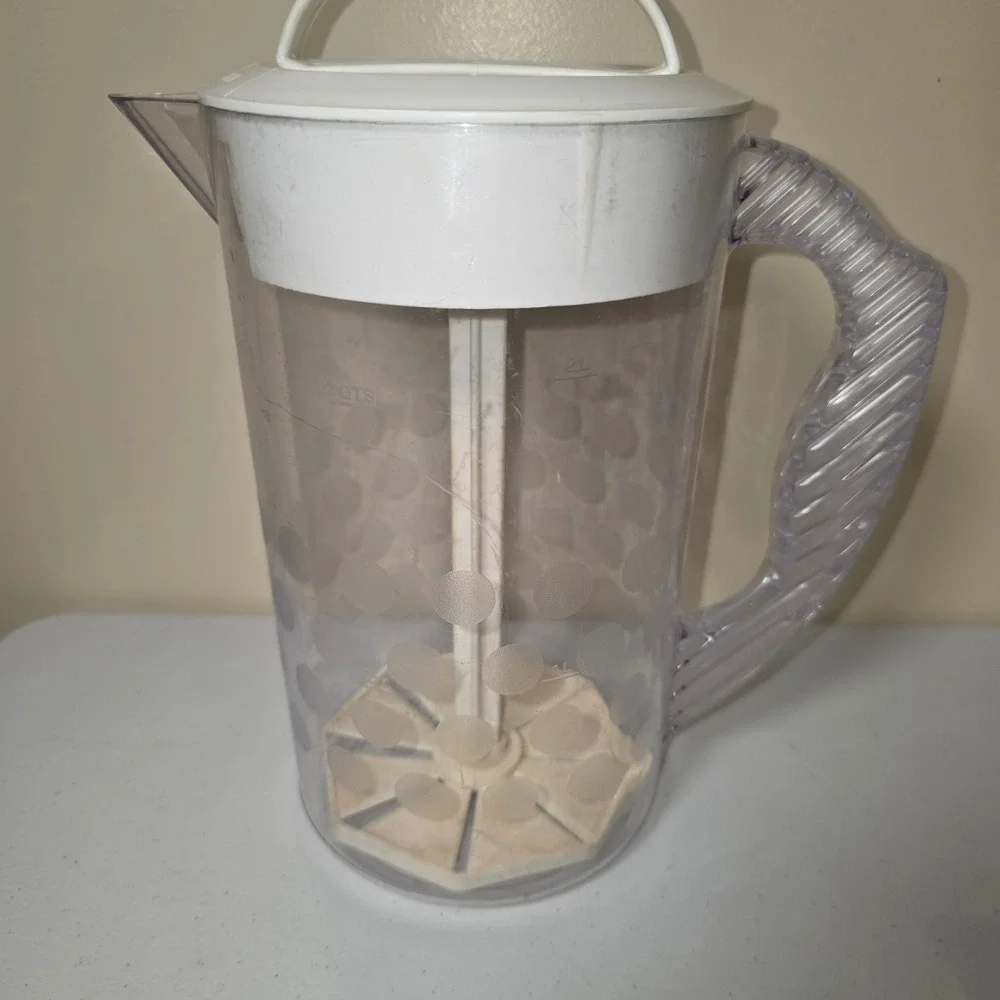 Pampered Chef Quick-Stir Pitcher 2 Qt Clear White Polka Dot 2272 Made in‎ USA